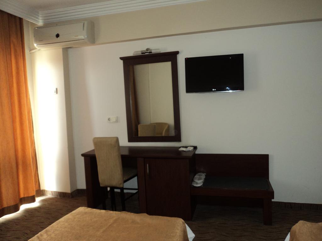 Izethan Hotel Muğla Bilik gambar