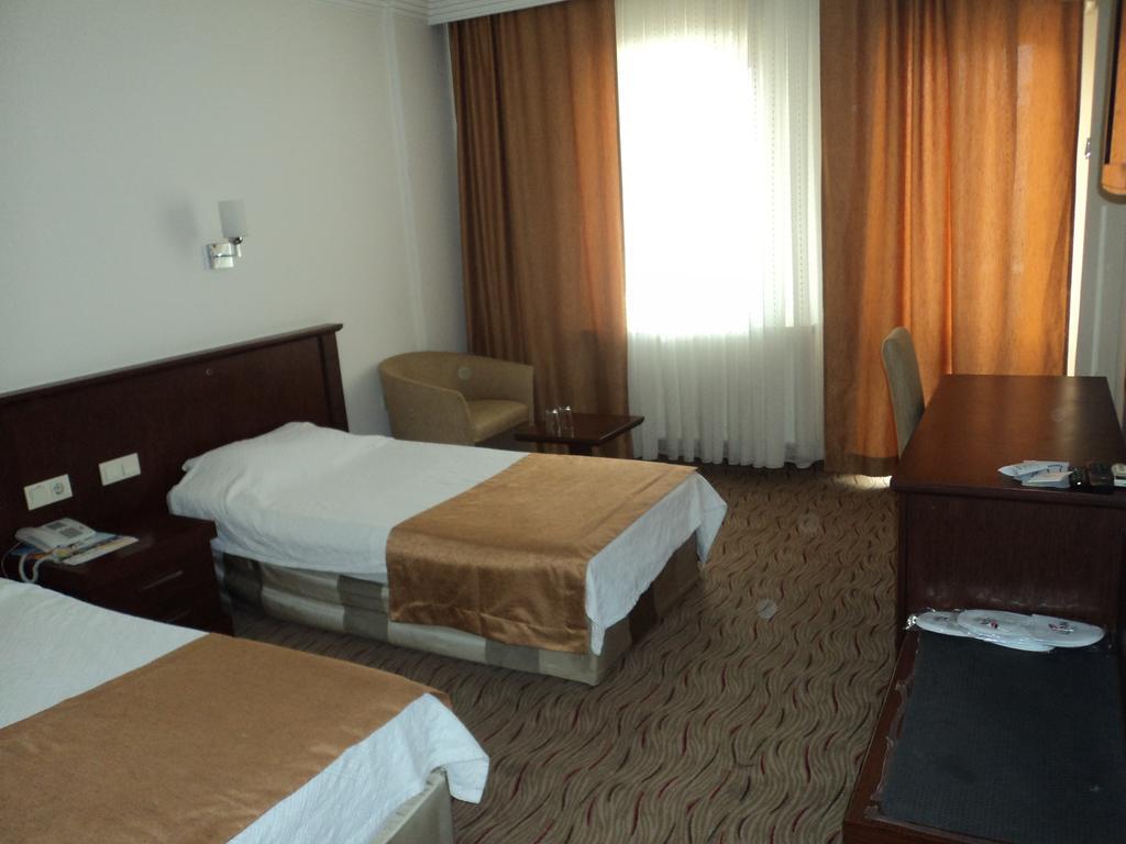 Izethan Hotel Muğla Bilik gambar